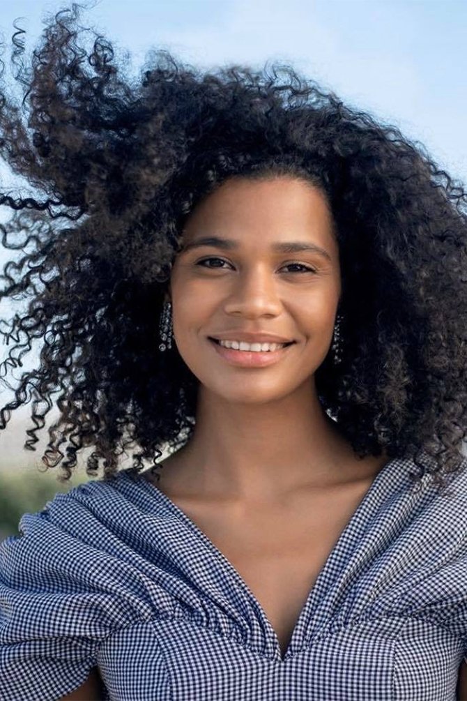 Bianca Cristovao backdrop