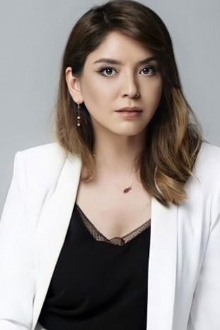 Ra'no Shodiyeva backdrop