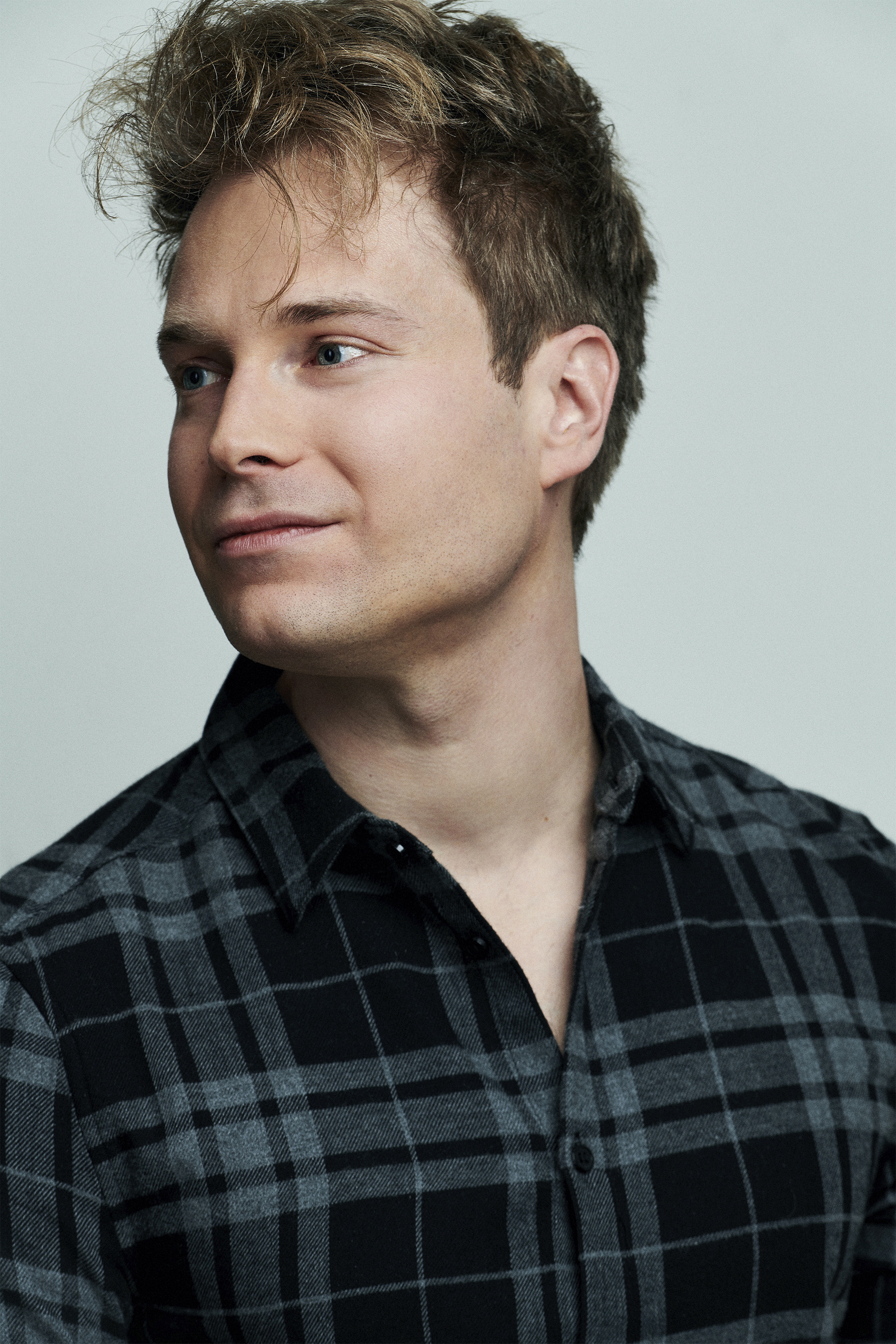 Daniel Mitura backdrop