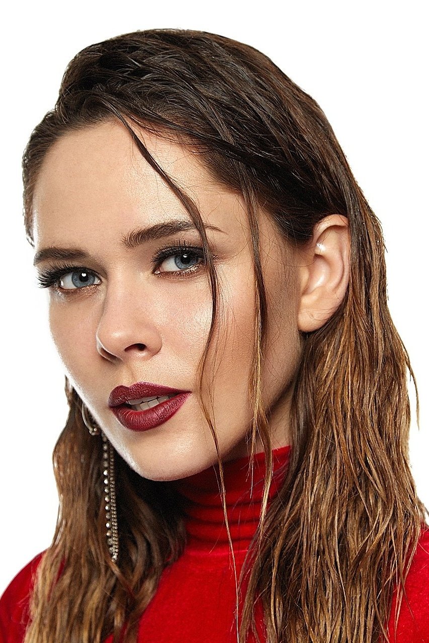 Julia Sanina backdrop