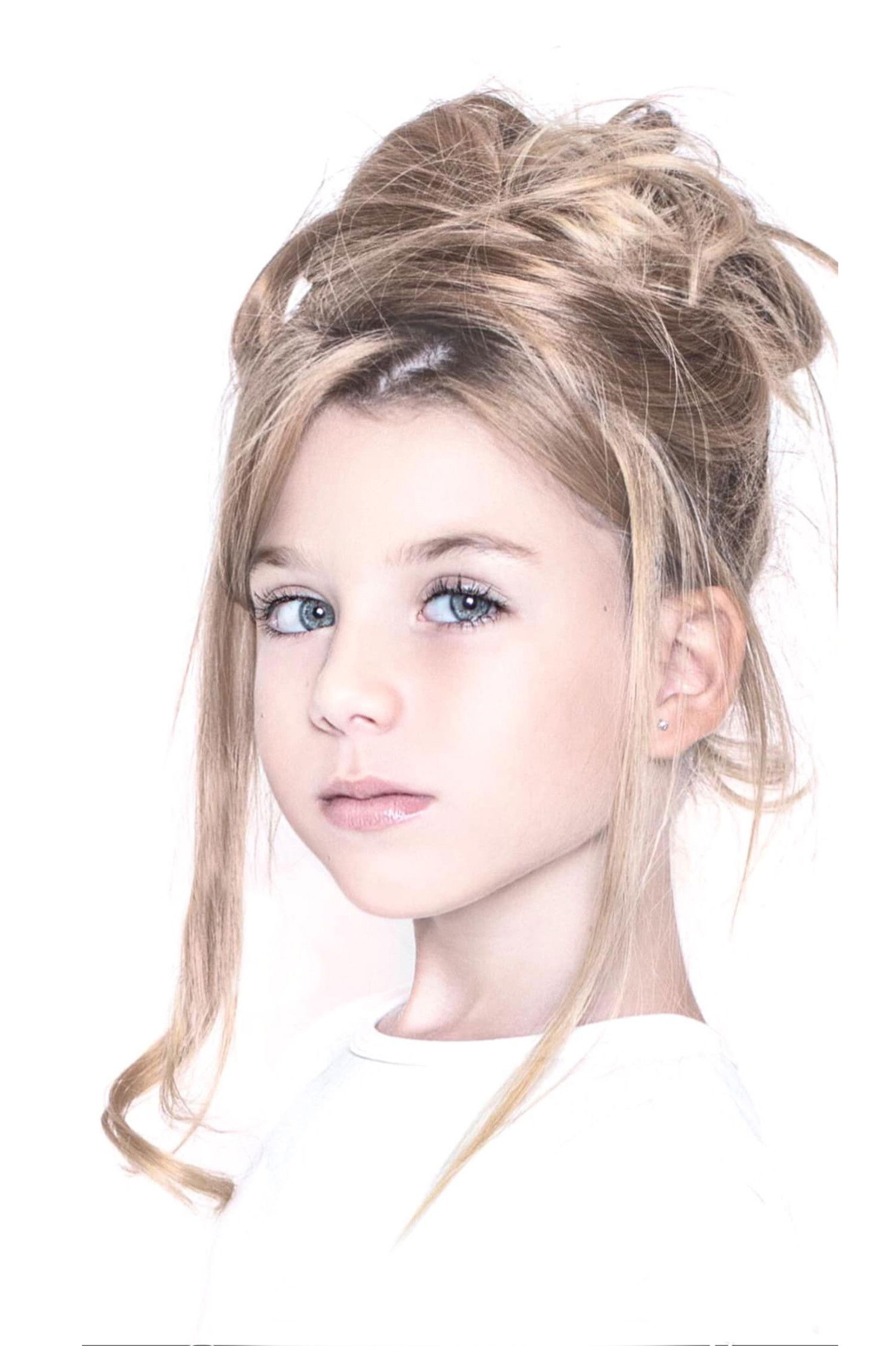 Beatrice Stella backdrop