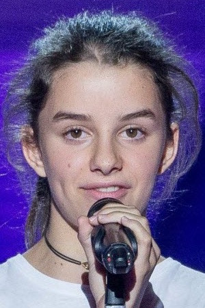 Alaïs Bertrand backdrop