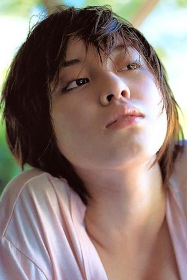 Aya Fujimoto backdrop