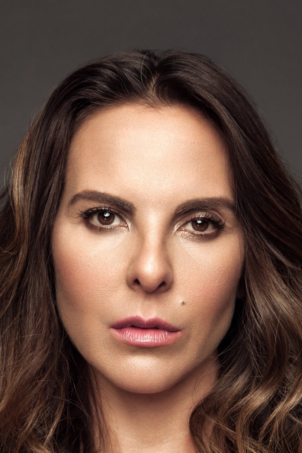 Kate del Castillo backdrop