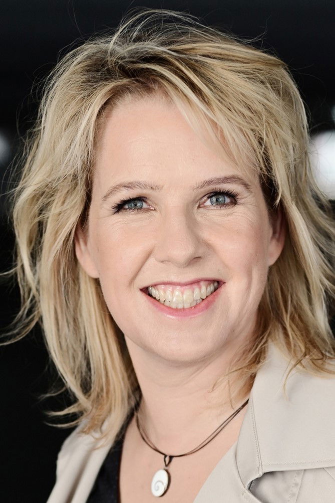 Anna Bergman backdrop