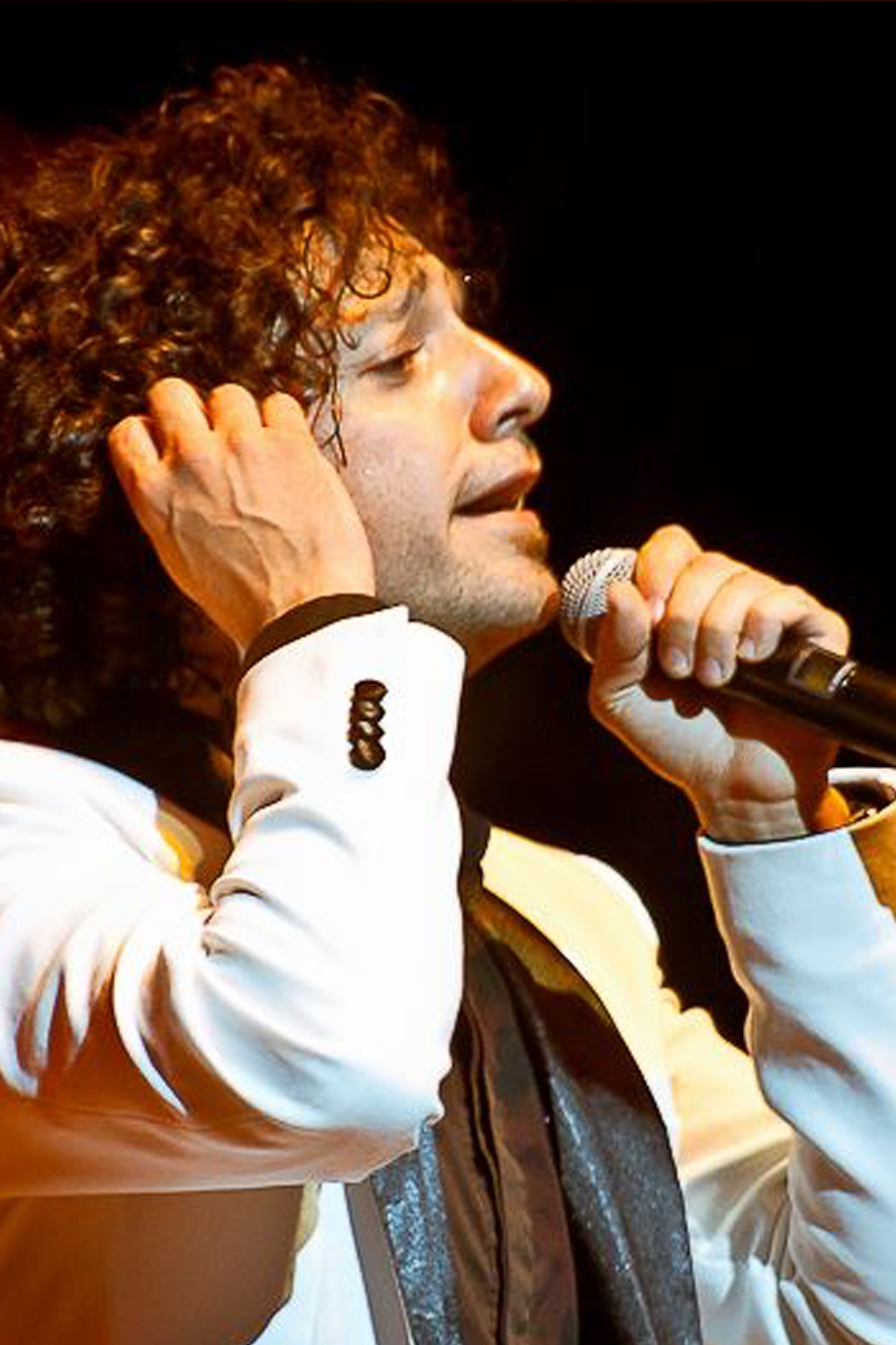 Ismael Salcedo backdrop