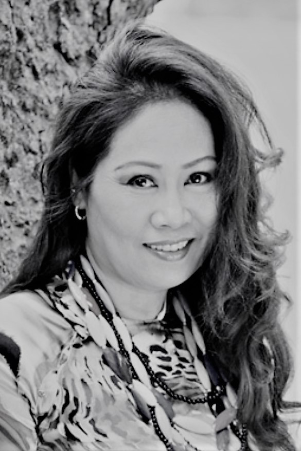 Quế Hằng backdrop