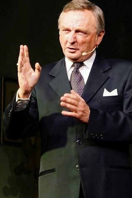 Paolo Belletrutti backdrop