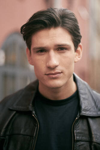 Isac Calmroth backdrop