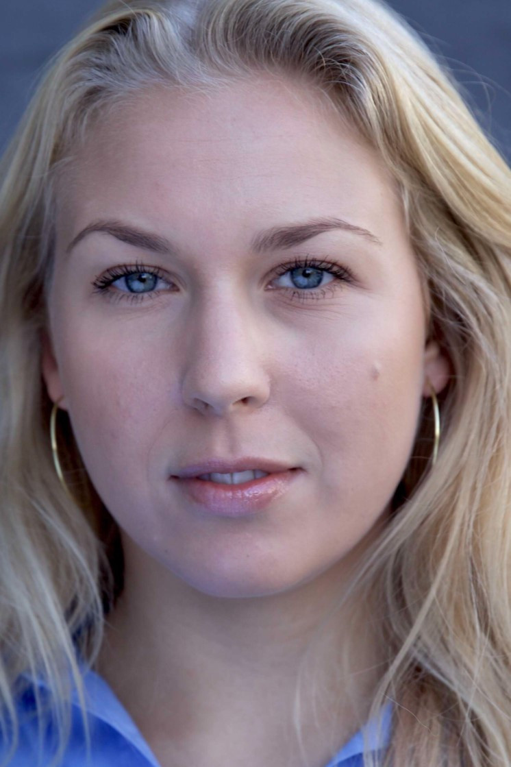 Clara Laderrière backdrop