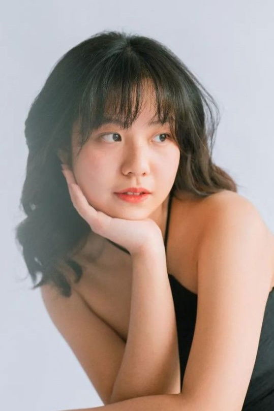 Chelcy Clarissa backdrop