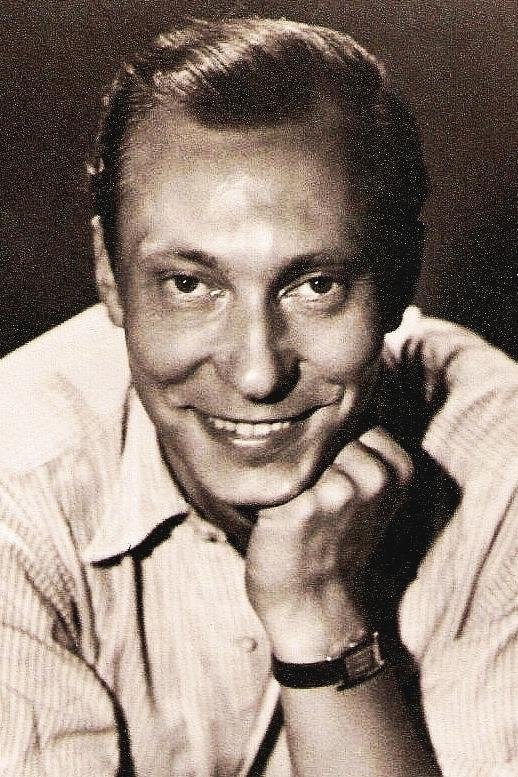 Carl Raddatz backdrop