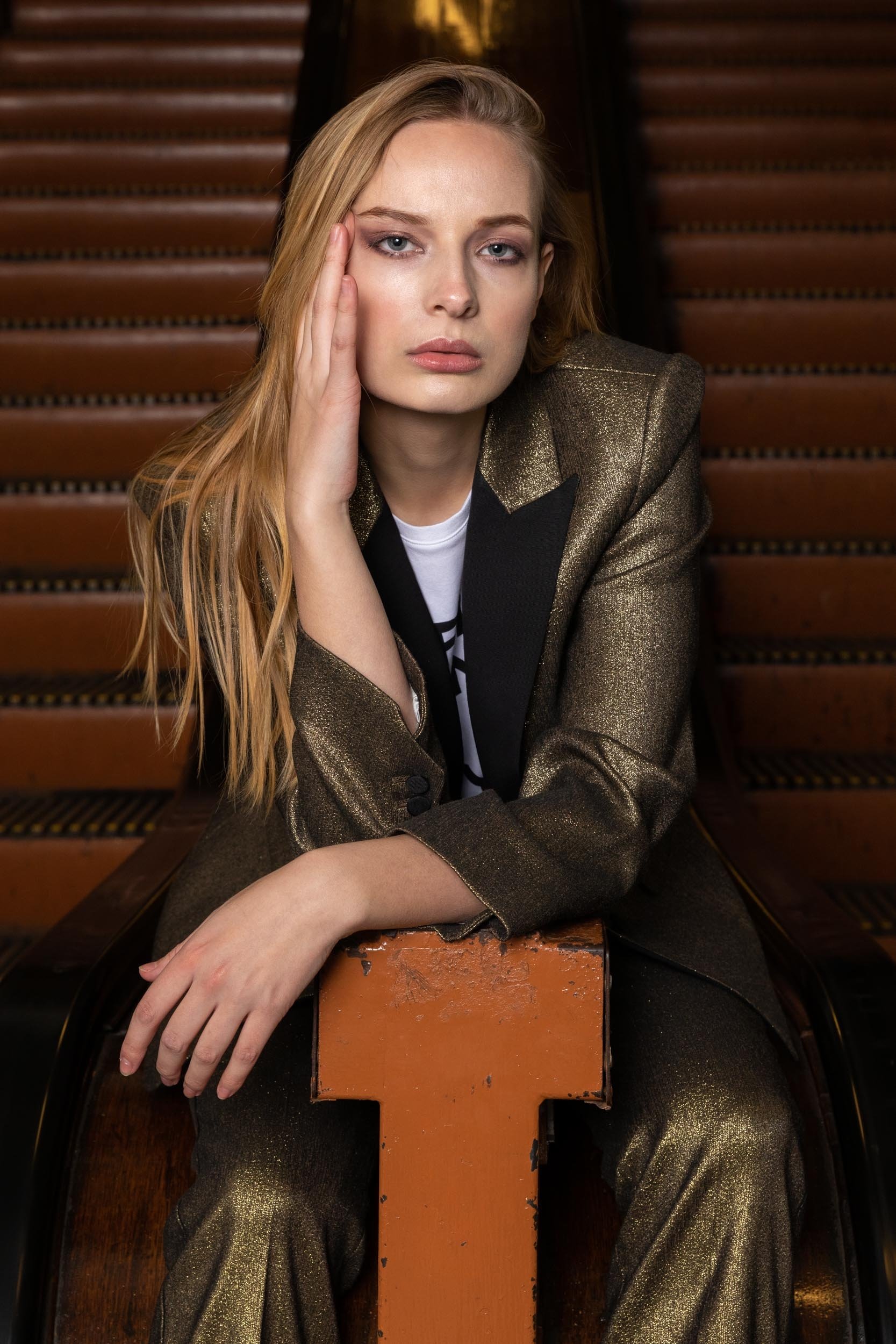 Lauren De Bie backdrop