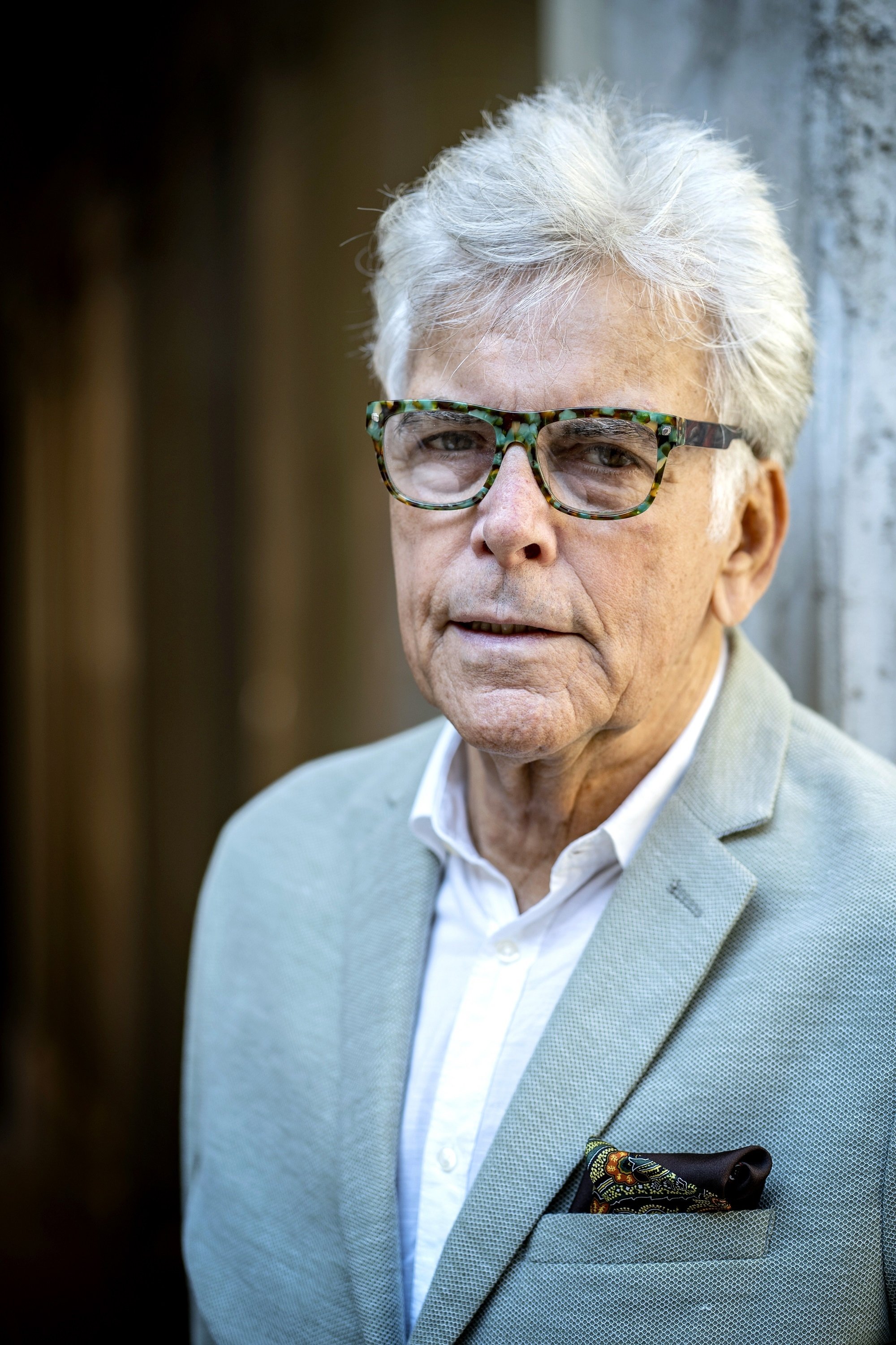 Béla Ernyei backdrop