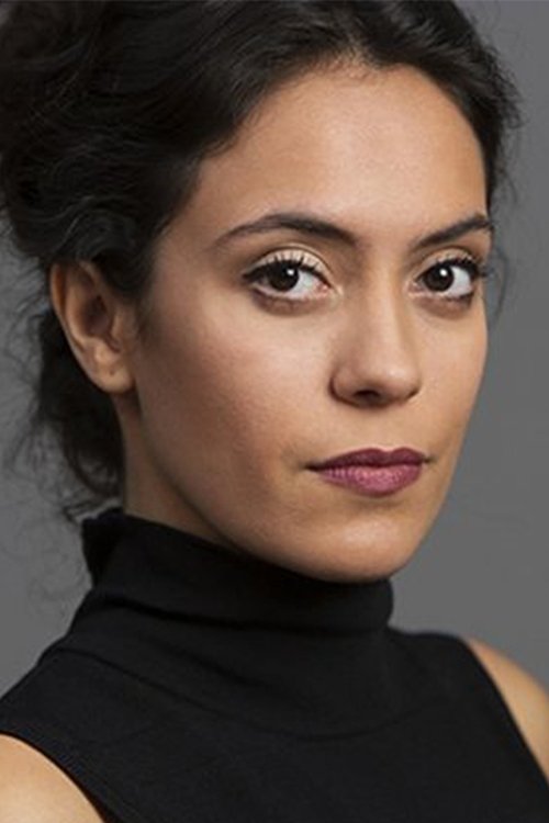 Selen Kurtaran backdrop