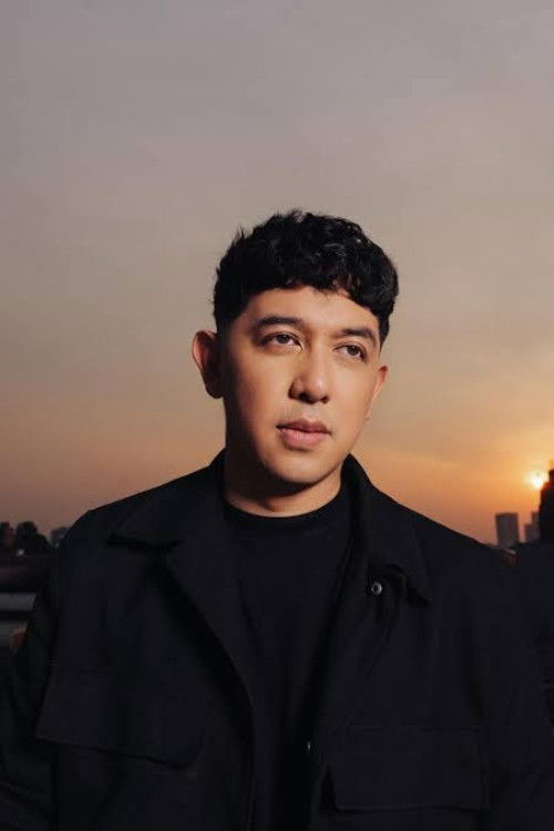 Donne Maula backdrop