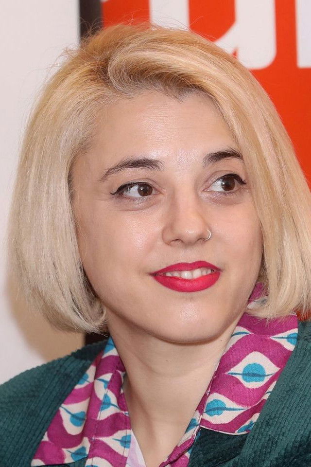 Anni Theoxari backdrop