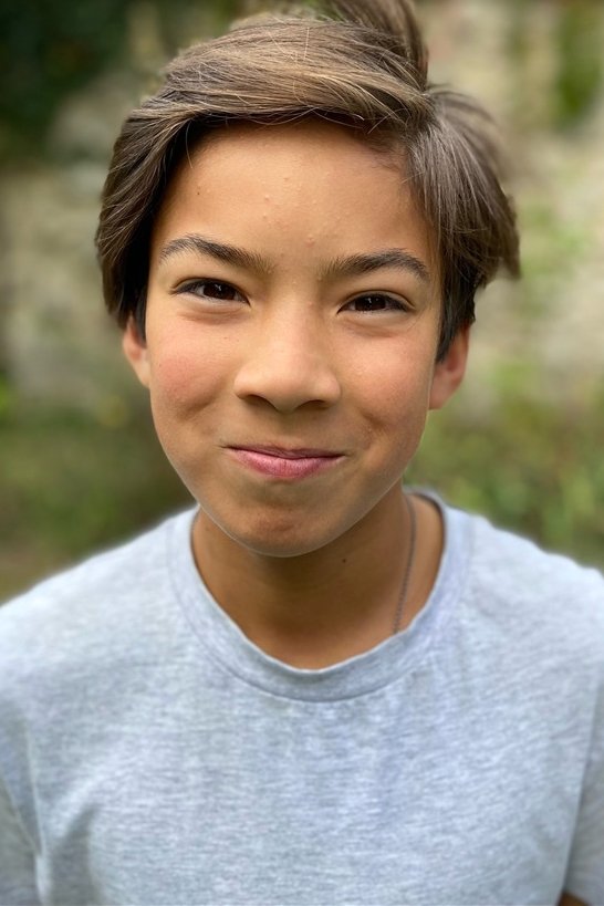 Grégory Lu backdrop