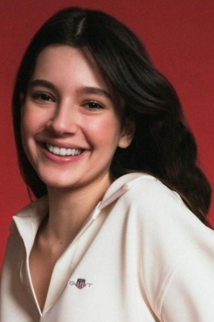 Mina Demirtaş backdrop