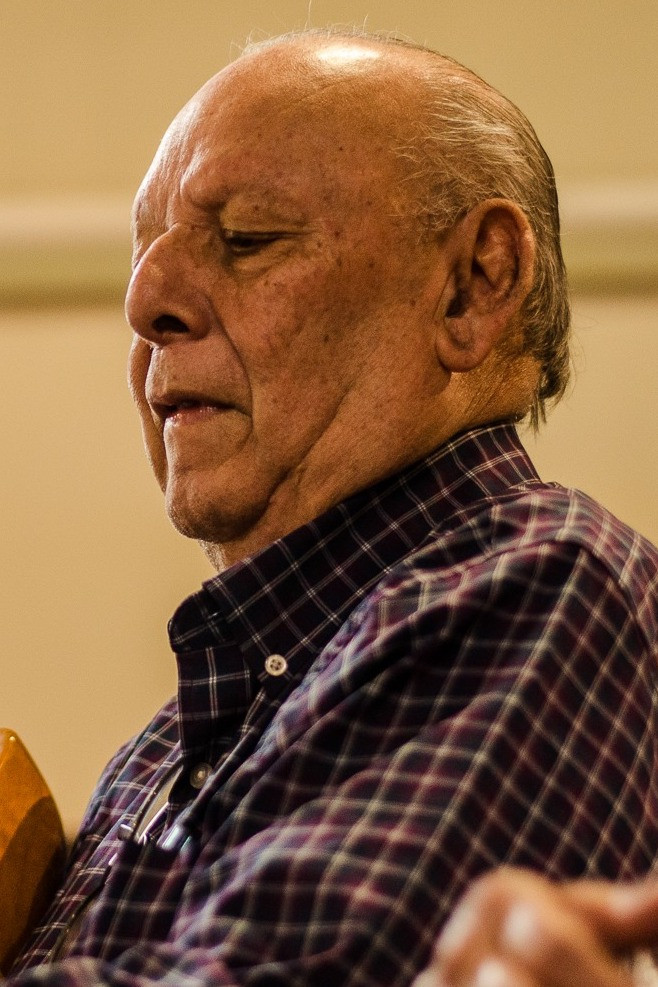 Rubén Vázquez backdrop