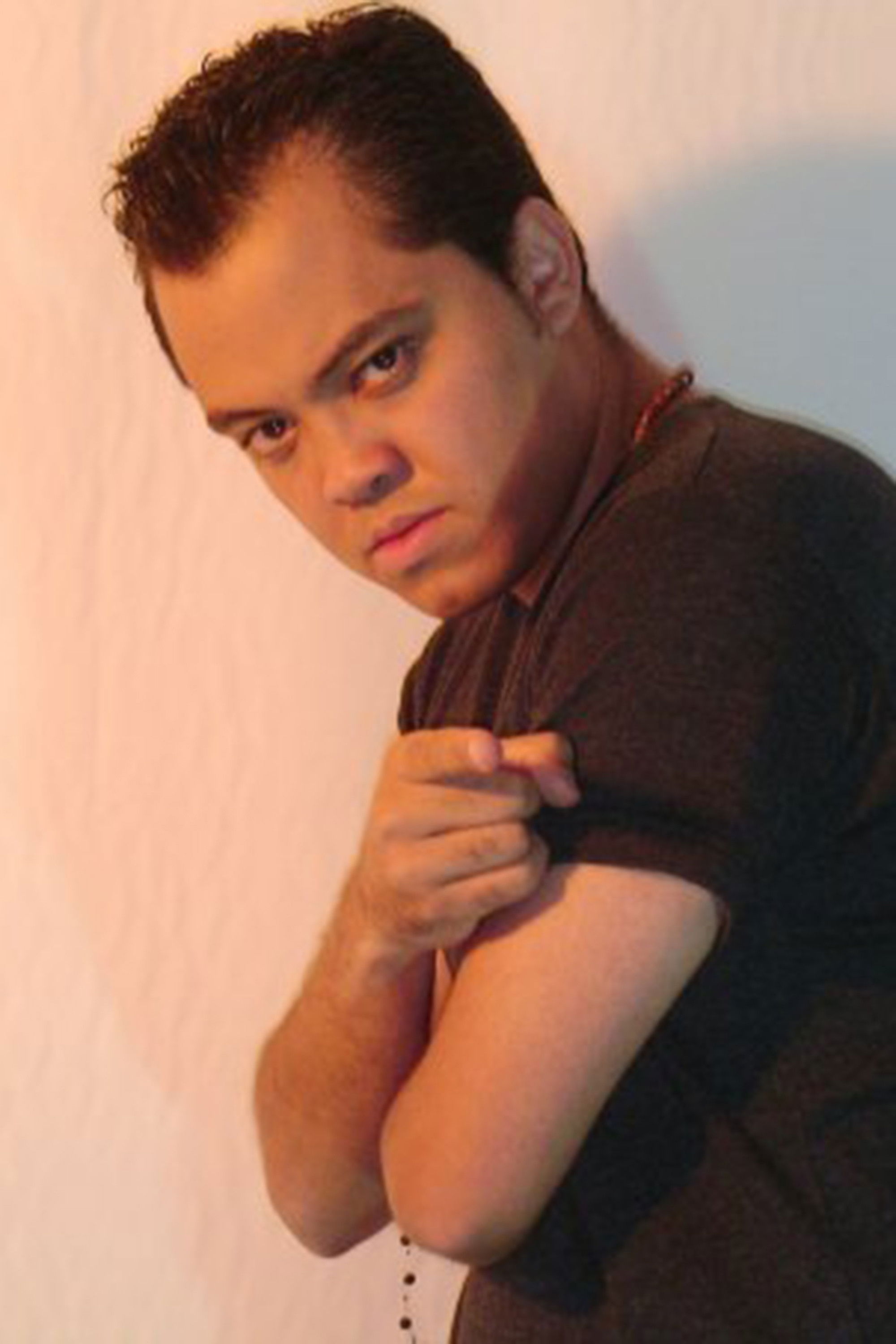 Miguel Alejandro Reina backdrop