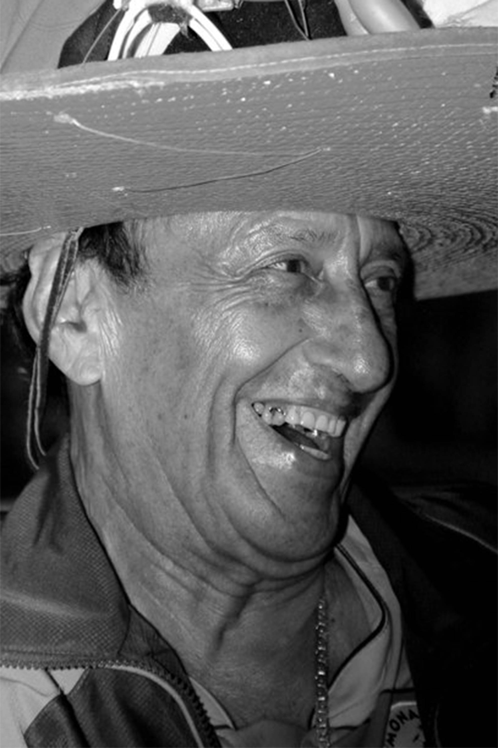 Álvaro Romero backdrop