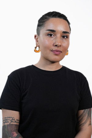 Zeynep Dilara Aksoy backdrop