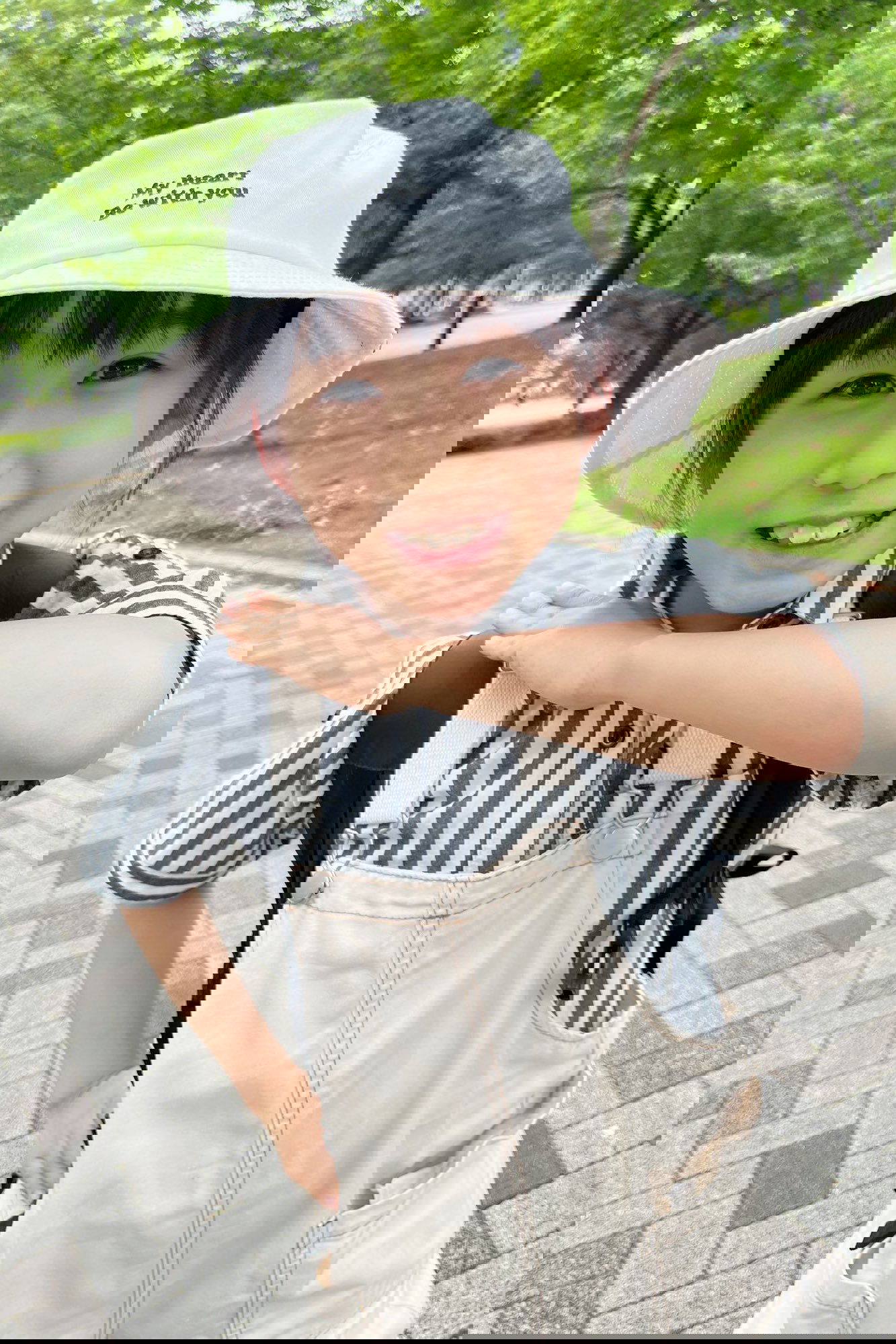 Akari Miura backdrop