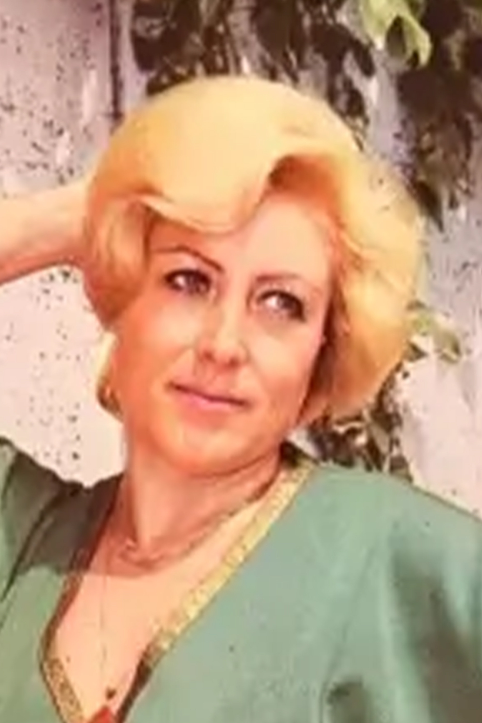 Tennur Solak backdrop