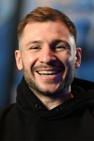 Maxi Hughes backdrop