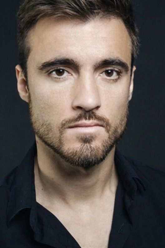 Këntin Kuder backdrop