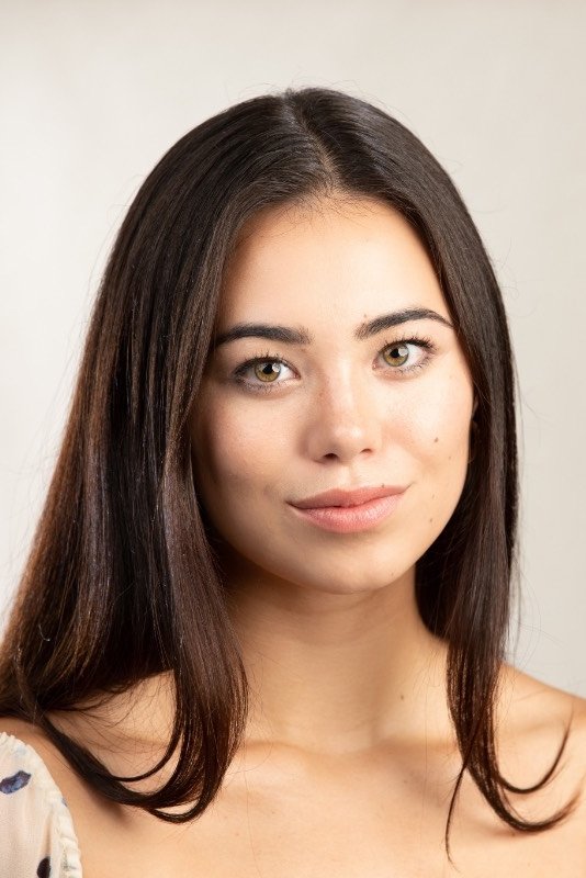 Isabelle Hahn backdrop