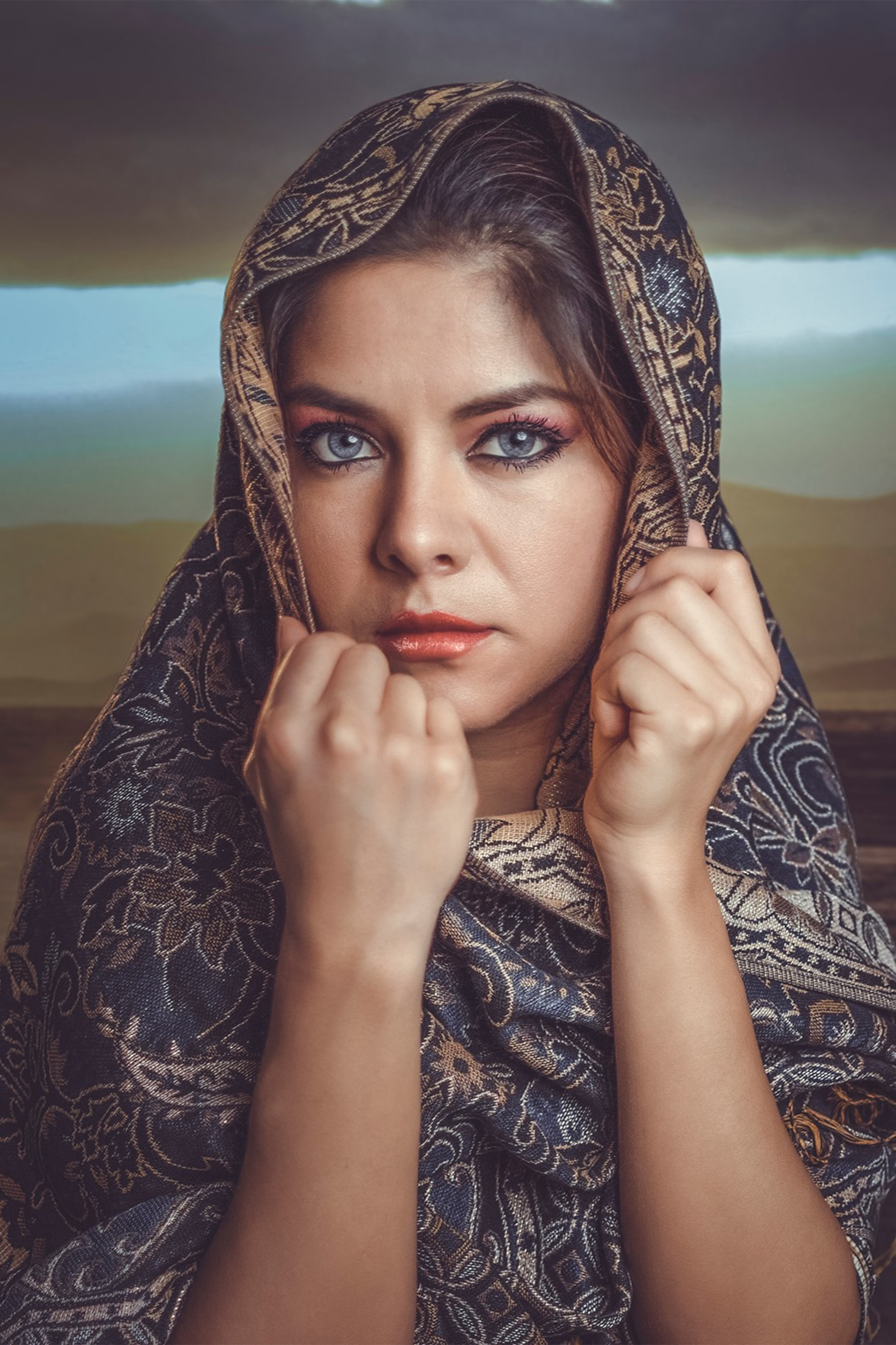 Farah Solís backdrop