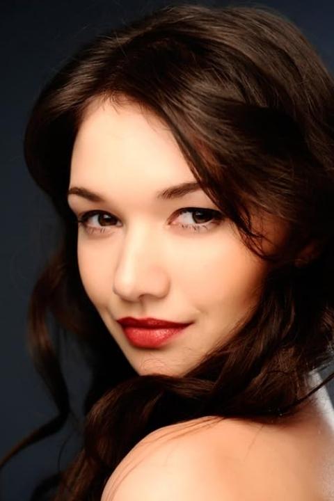 Dominika Van Santen backdrop