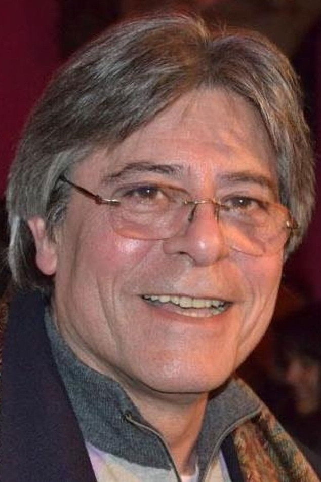 Carlos Quintas backdrop