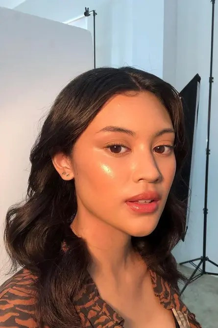 Naura Hakim backdrop