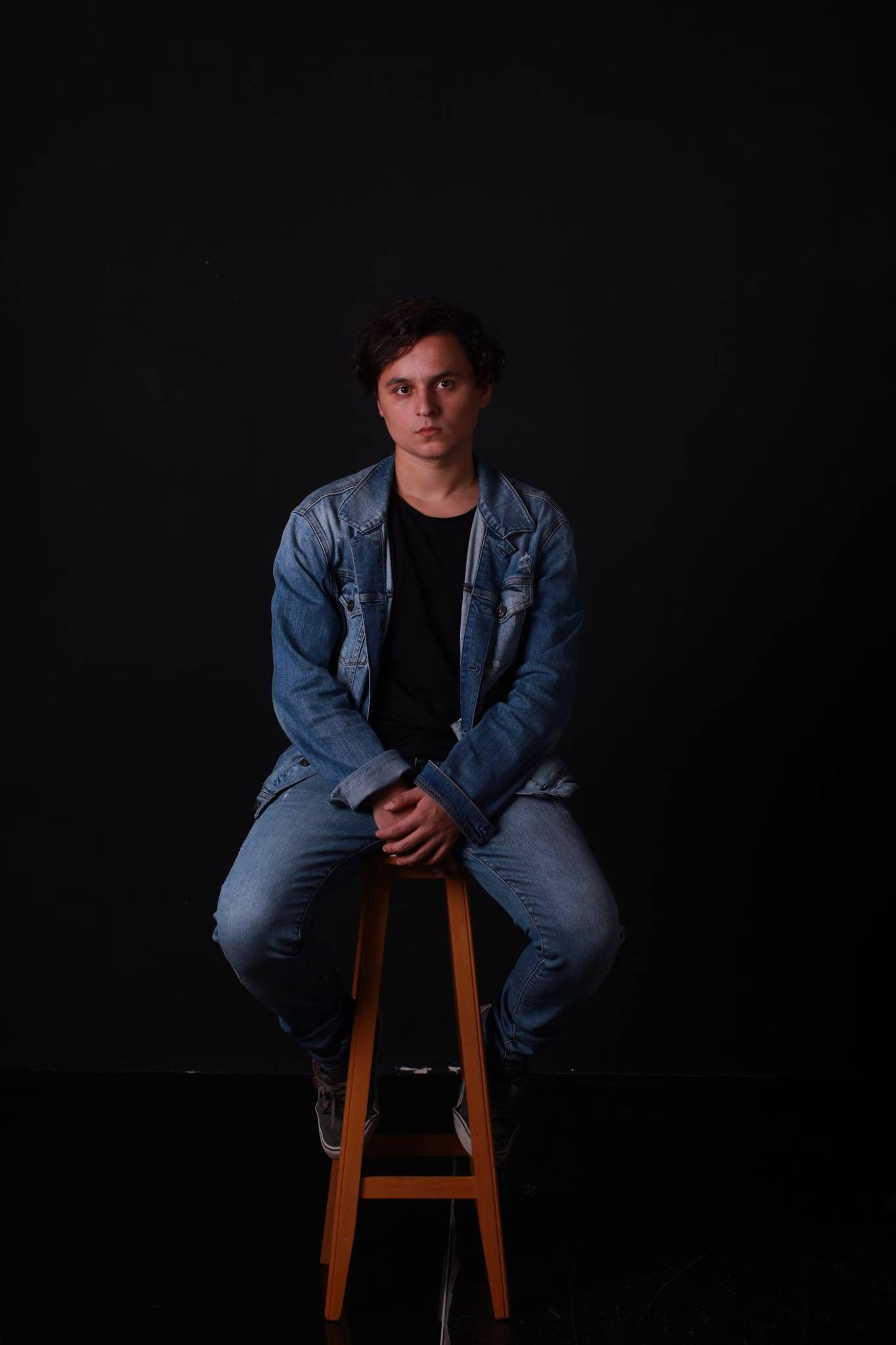 Tuna Yüksel backdrop