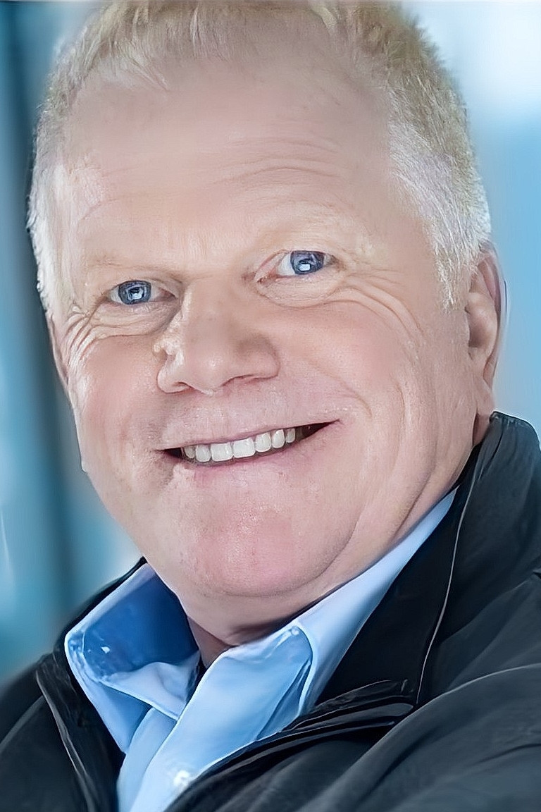 Red Carlsen backdrop