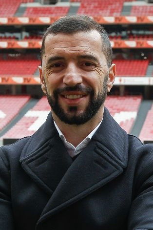 Simão Sabrosa backdrop