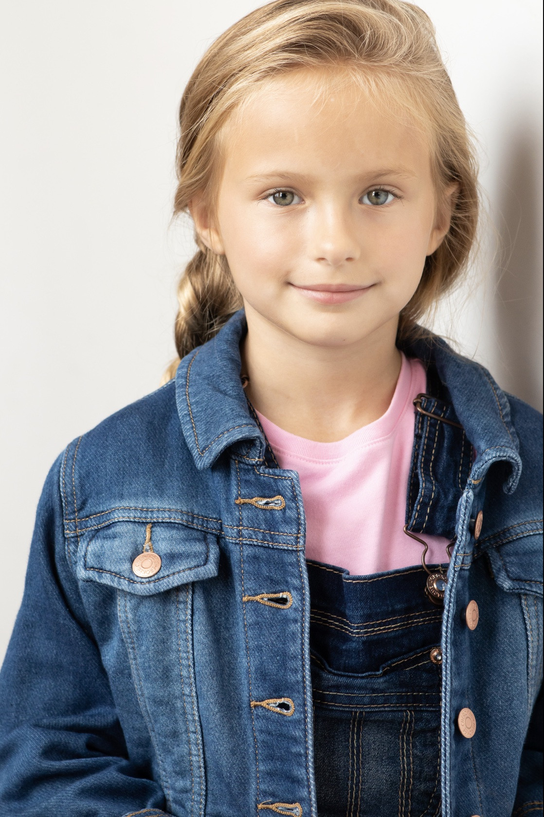 Gwyneviere Ray backdrop