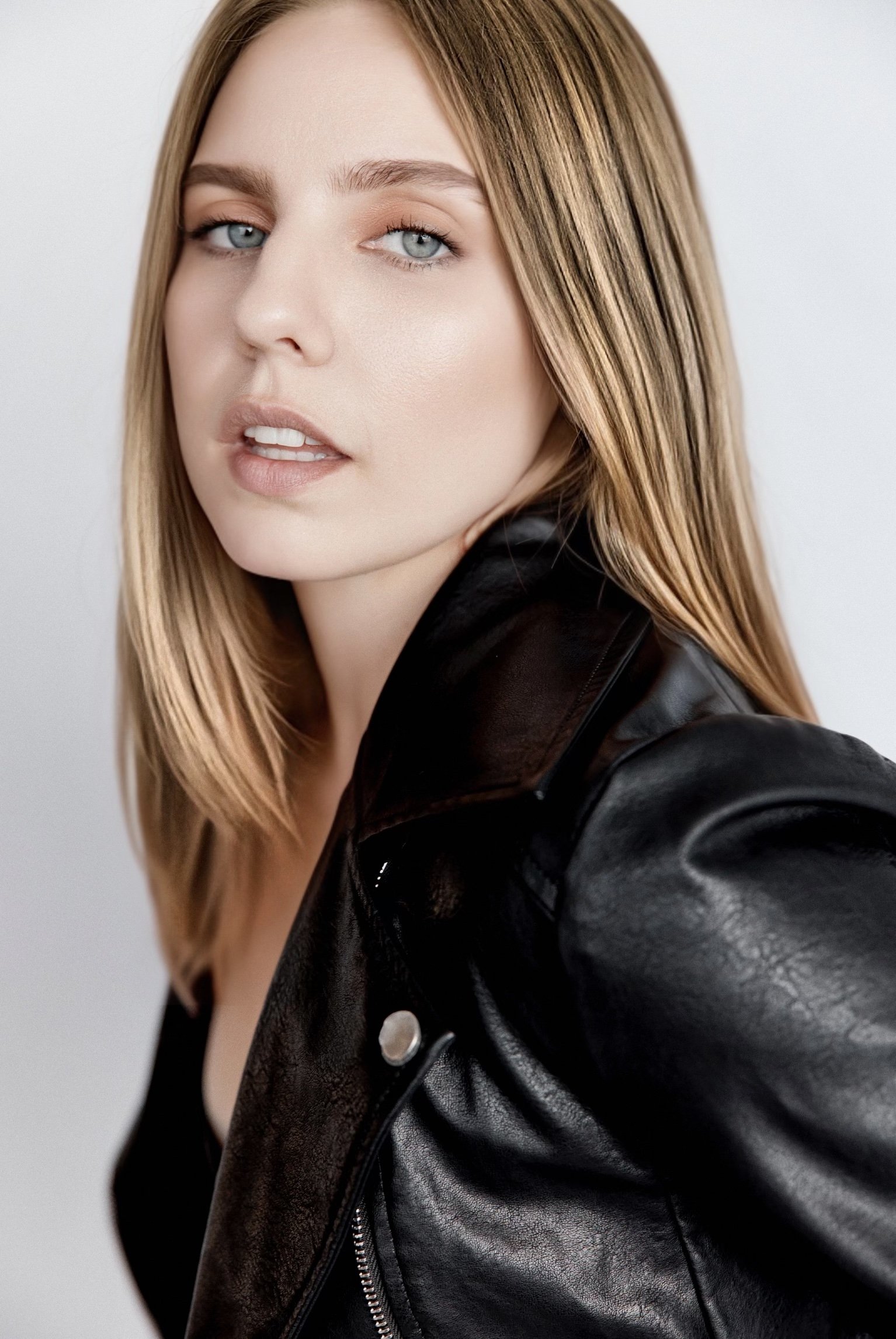 Nicole Pastor backdrop