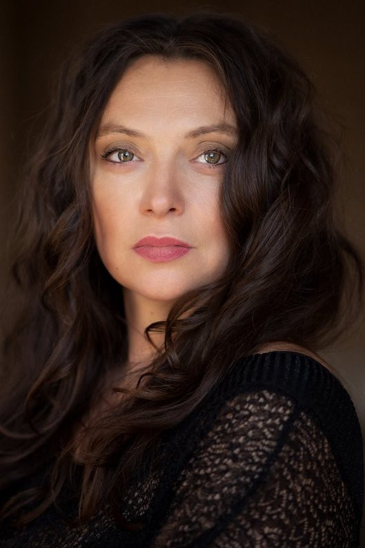 Aude Extrémo backdrop