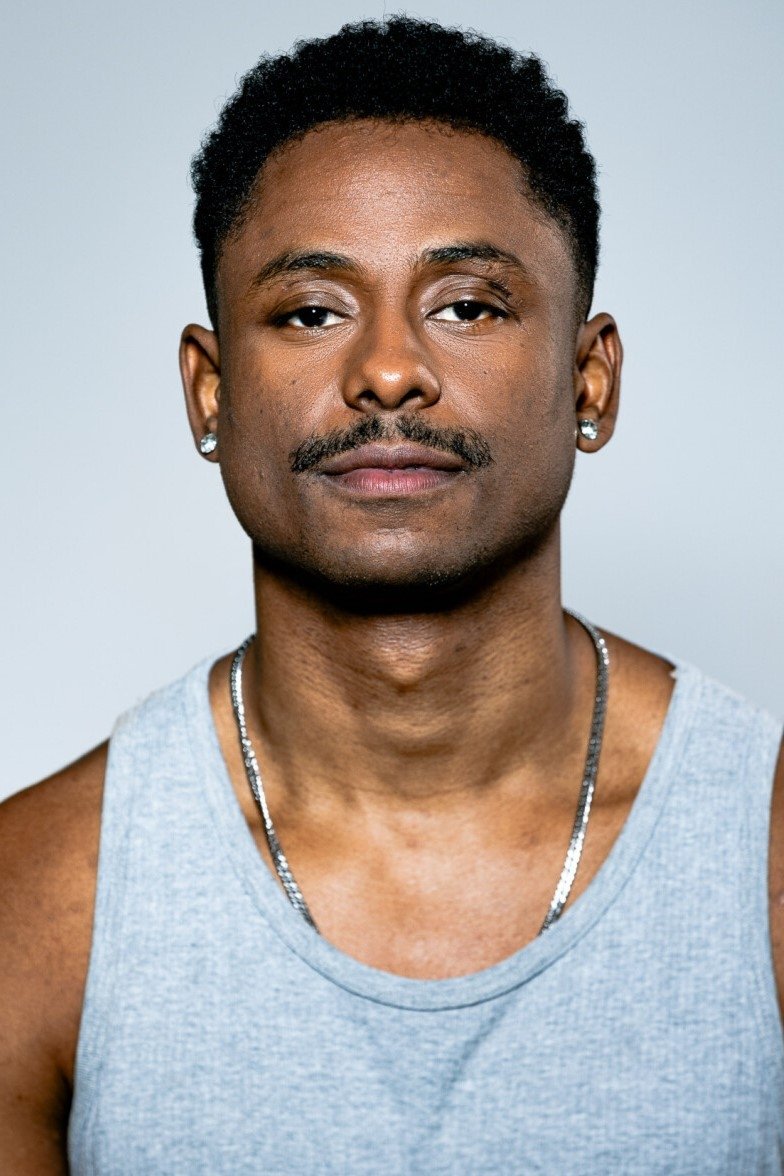 Felipe Oládélè backdrop