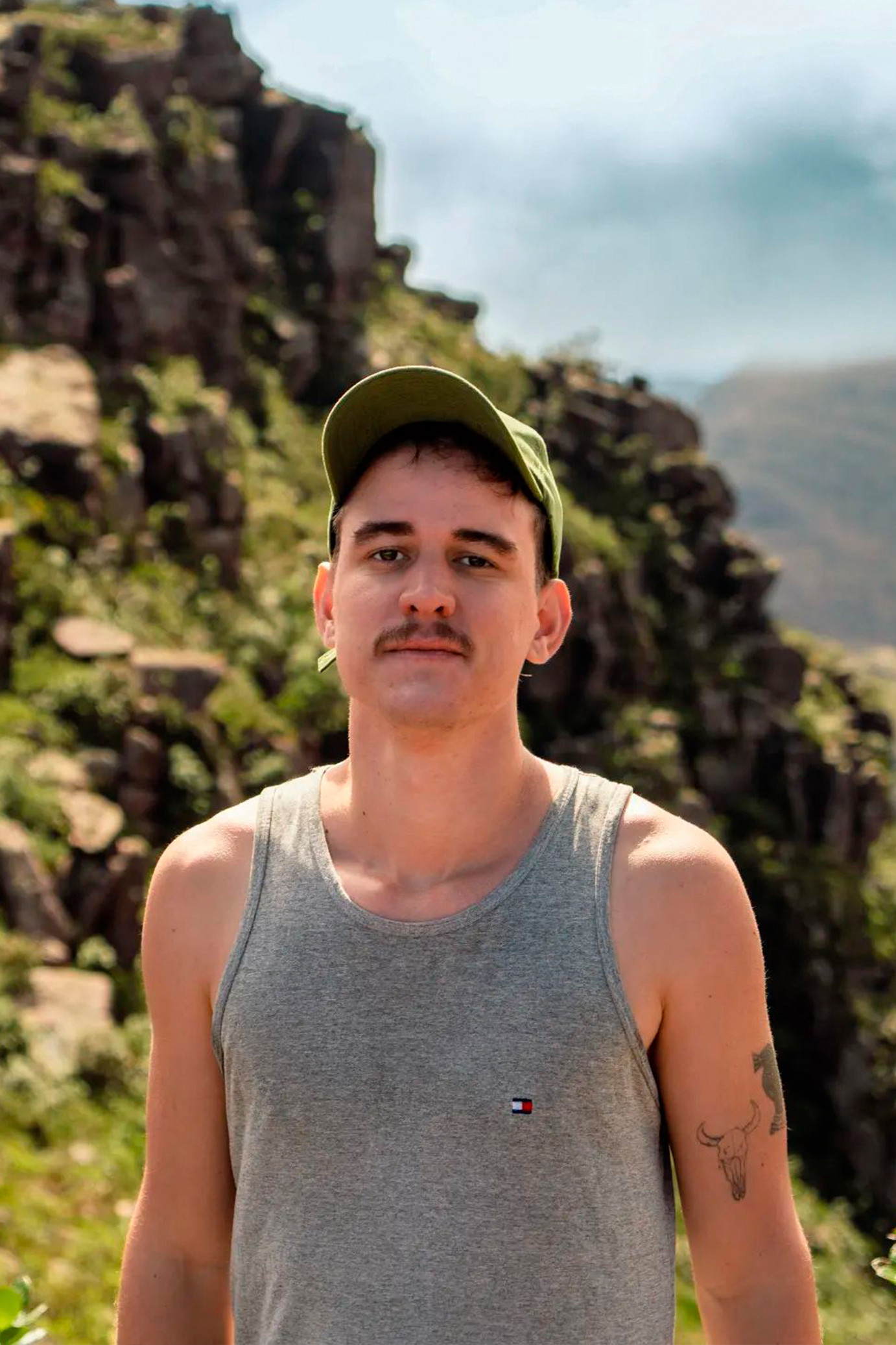 Mártins Neto backdrop