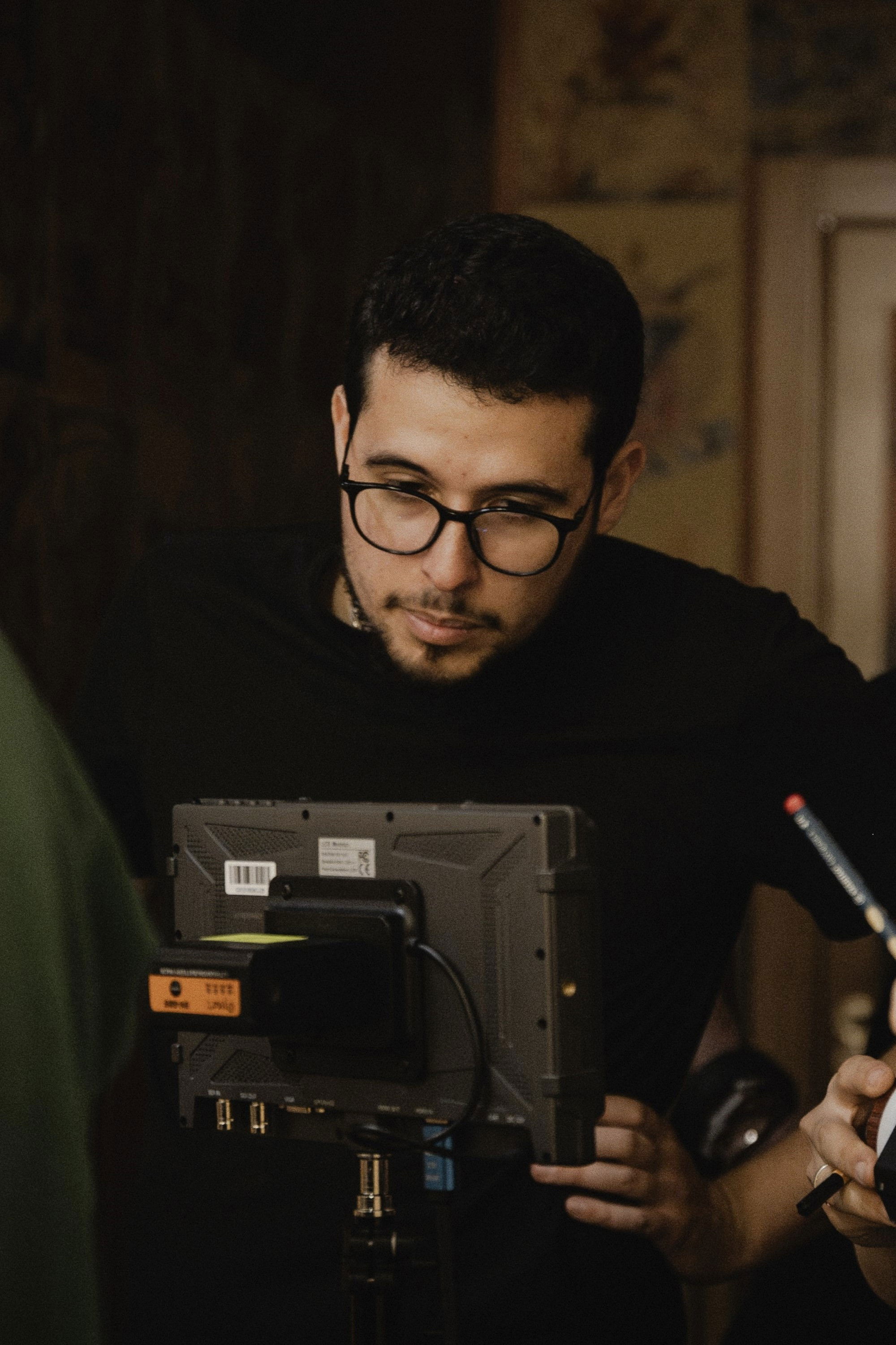 Alejandro Herrera backdrop