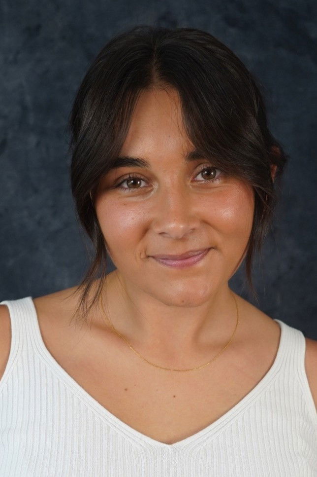 Carolina Lopes backdrop