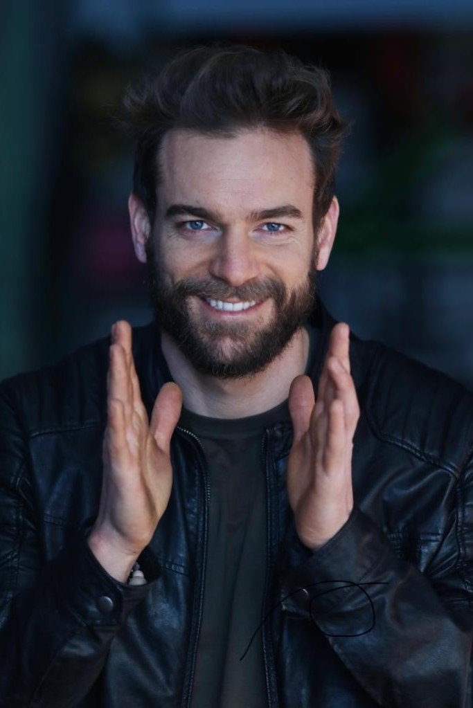 Lorenzo Buran backdrop