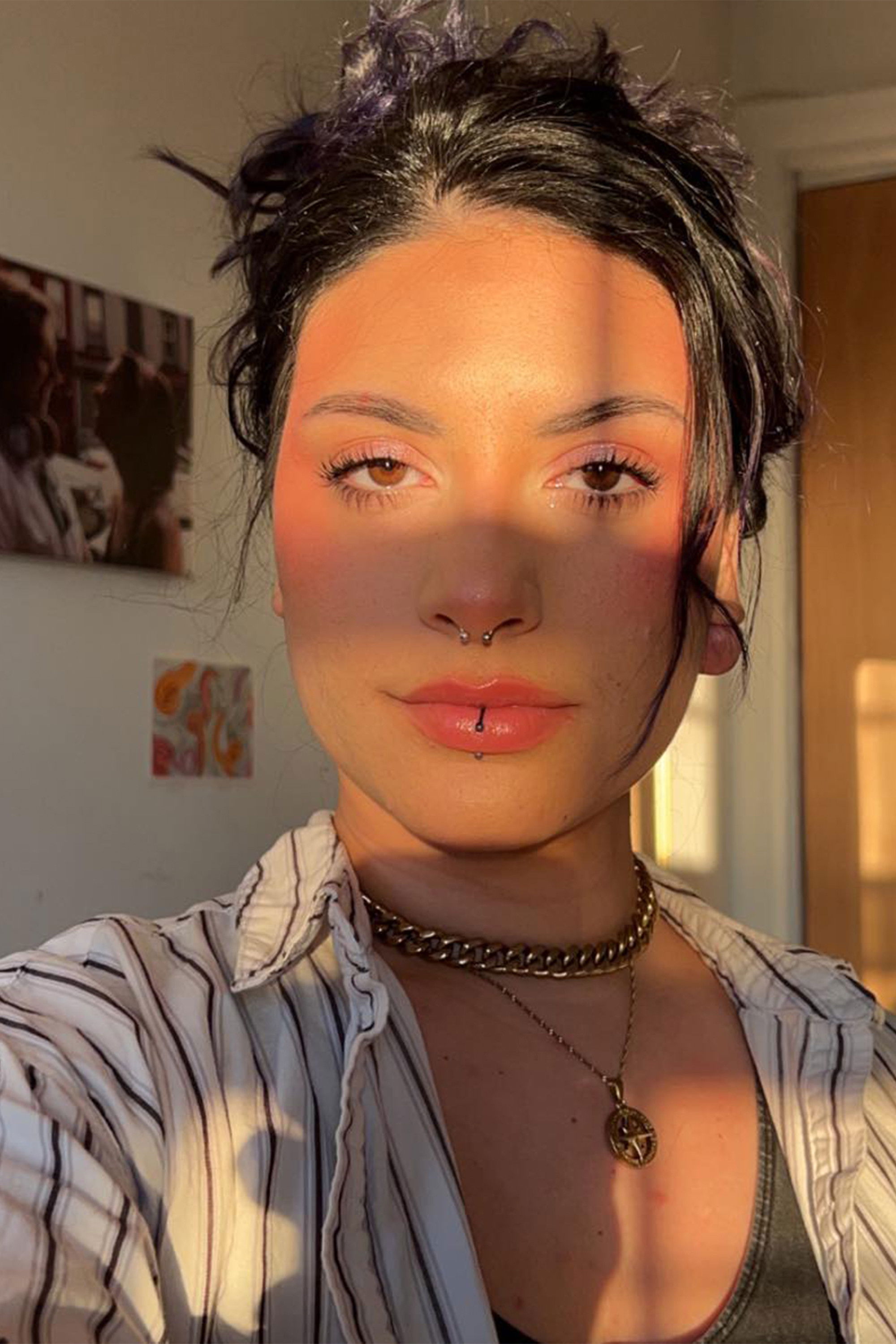 Ariana Osmanzai backdrop