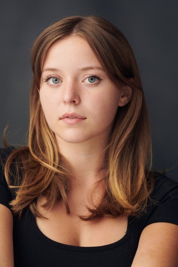 Leksi Minitri backdrop