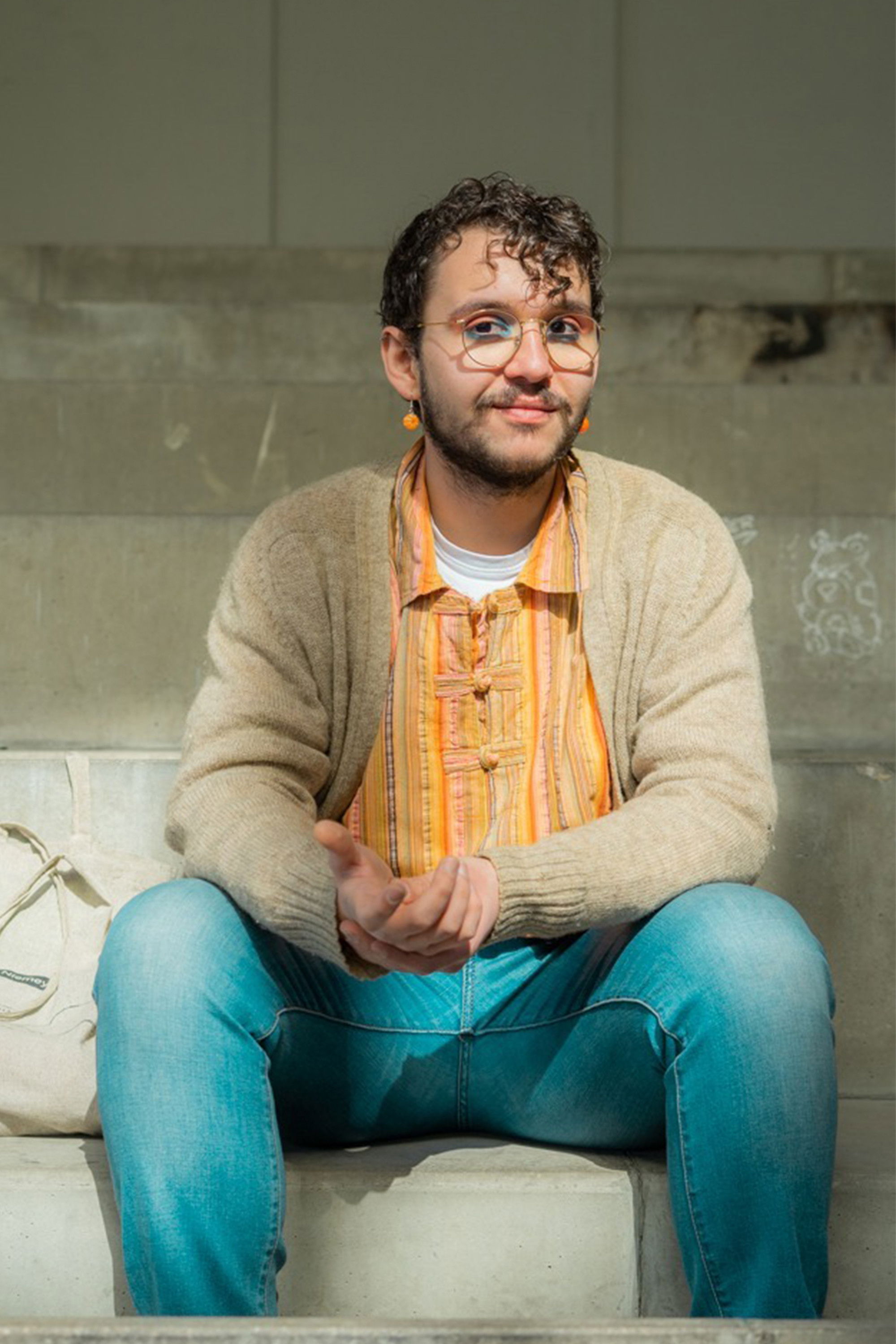 Guillermo Guzmán backdrop